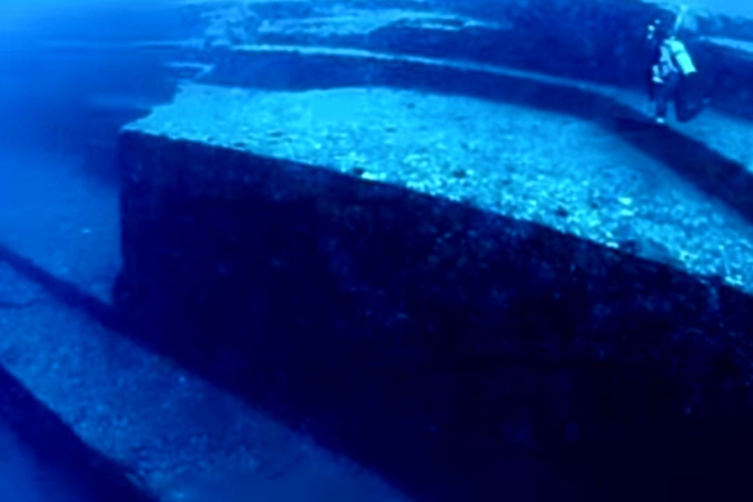 Ini dia misteri tembok raksasa yang ada di bawah laut Papua! Konon panjangnya 110 KM