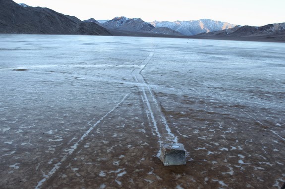 Terungkapnya Misteri Batu Berlayar di Death Valley