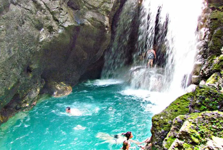 Misteri Air Terjun Somerset: Ke Mana Perginya Airnya?