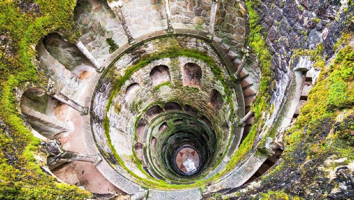 Misteri Menara Terbalik Di Portugal