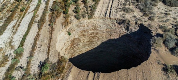 Lubang Raksasa Misterius Muncul di Chile, Lebih Besar dari Lapangan Tenis