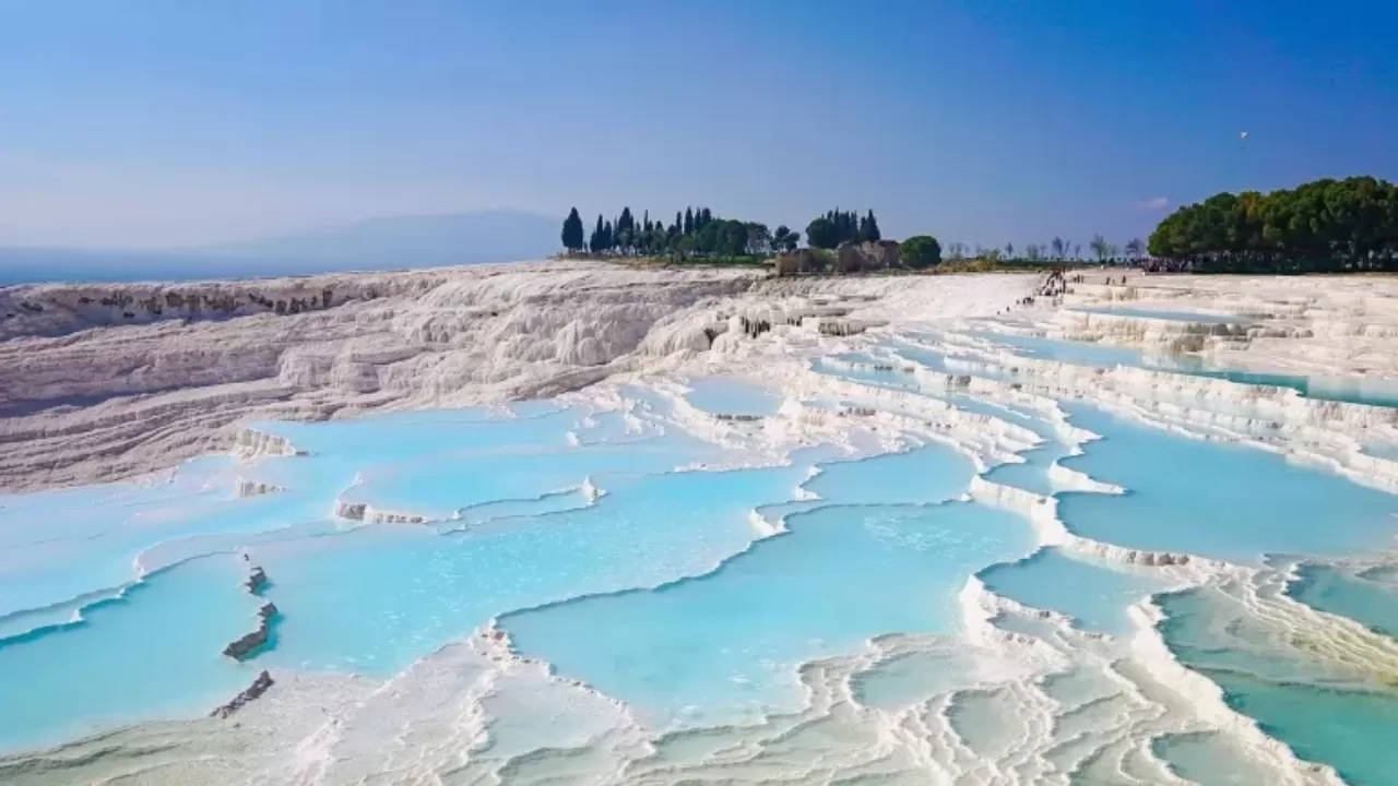 Pamukkale: Kastil Kapas Ajaib di Tengah Turki
