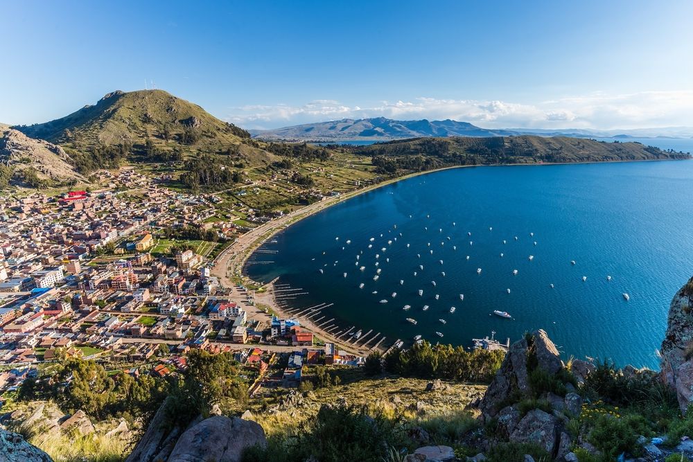 Danau Titicaca: Permata Mistis di Atap Dunia