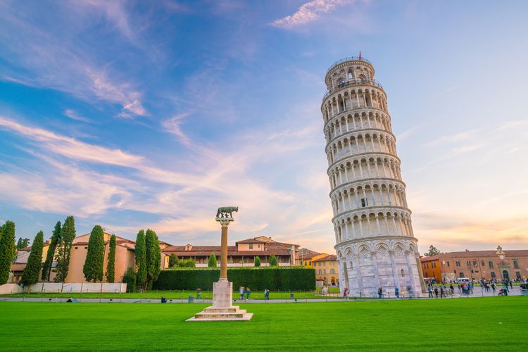 Menara Pisa: Kesalahan Arsitektur yang Menjadi Keajaiban Dunia
