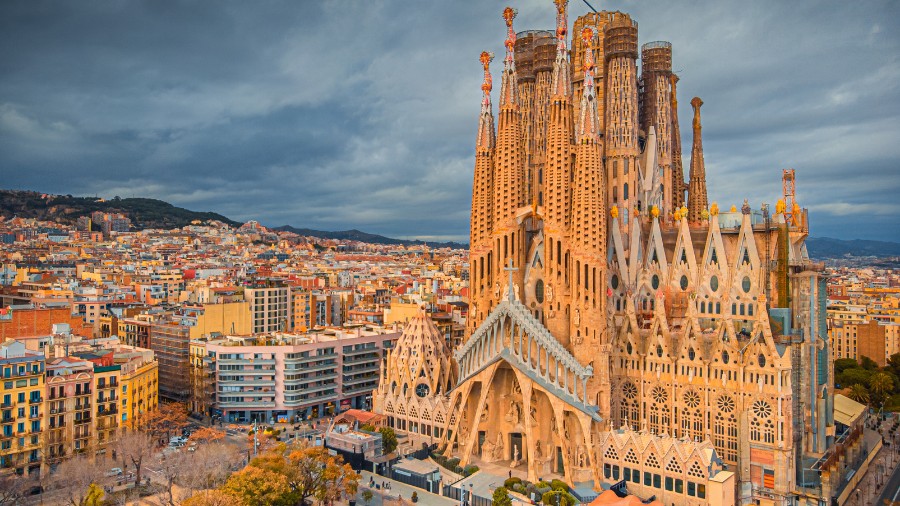 La Sagrada Familia: Keajaiban Arsitektur yang Tak Pernah Selesai