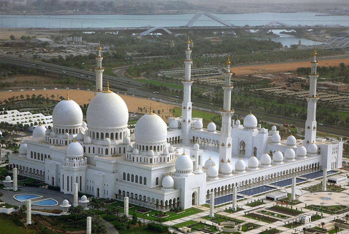 Masjid Sheikh Zayed: Keajaiban Putih di Tengah Gurun yang Bikin Takjub Dunia!